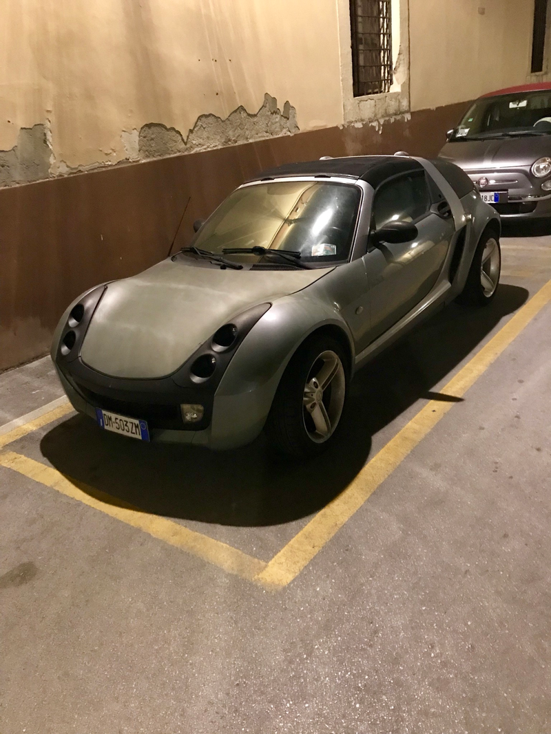 I swear I saw this thing reviewed on Top Gear but I can’t remember what it is. Anyone? ETA: Smart Coupe version of the Smart Roadster. Thanks, everyone!